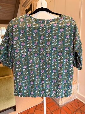 Fitzroy & Willa- Women’s Green Floral Hand Block Print Short-Sleeve Top- Size:XS